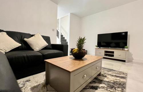 Borage House- Crawley,3BR House, Wifi, Parking, Close to Gatwick Airport, Contractor friendly, short and long term stays welcome - Foto 5