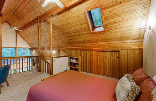 Redwood Rest Getaway - A-Frame with Hot Tub & Deck - Foto 20