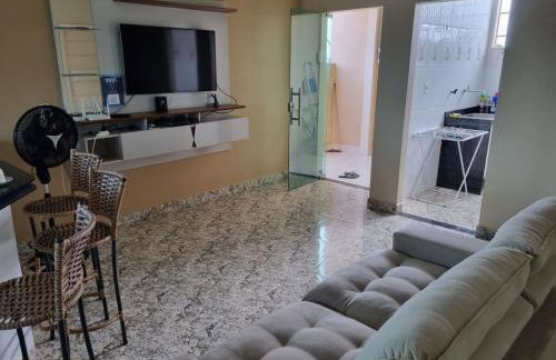 Casa espaçosa, Mobiliada e bem localizada - Foto 24