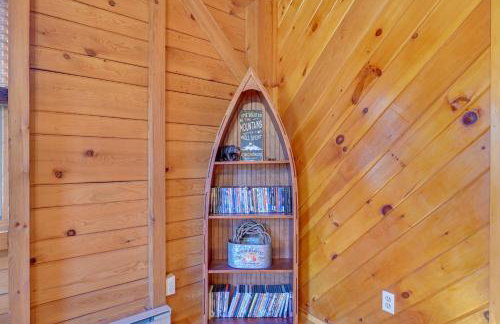 Athol Cabin with Deck and Fire Pit, 10 Mi to Lake - Foto 16