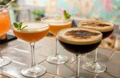 Beamed Village Apartment with Fireplace and Private Terrace, Castle Donington - Photo 9