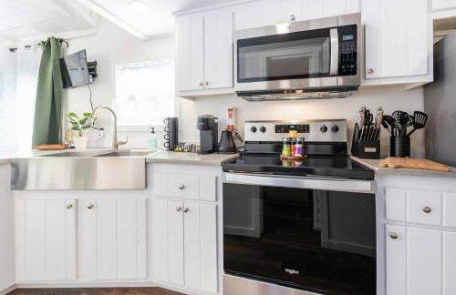 6 A Little Wanderlust Lux Tiny House, Firepit, Boat Parking, 5 Mins to Lake, Downtown - Foto 32