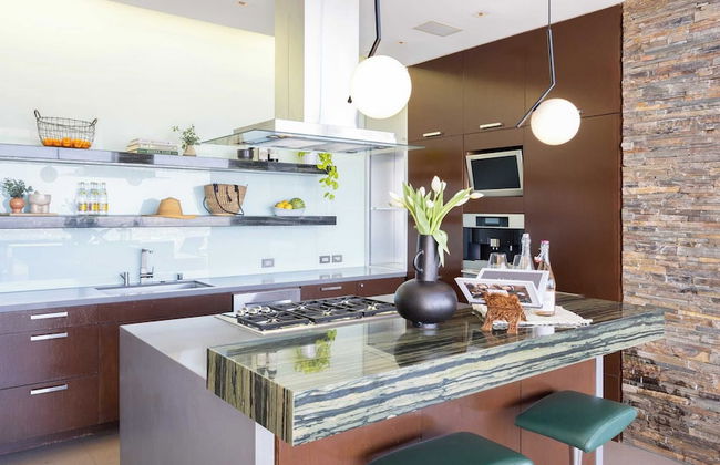 Hollywood Overlook by Avantstay Private Pool + Hot Tub Panoramic Views - Photo 9