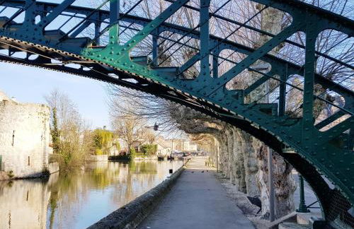 La maison Virginie 1 à 2 pers charmant central-parking gratuit- linge- fibre- proximité port lac canal piscine - Photo 16