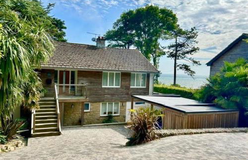 Relaxing private entrance ensuite room with stunning sea view and swimspa - Photo 19