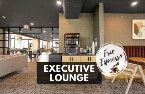 Downtown Contemporary High-Rise with Pool & Gym - Foto 15