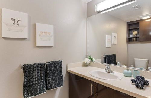 Modern 2BR/2BA in Irvine Pool & Gym - Foto 22