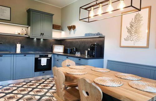 Forestry Chic Flat With Lake And Forest View - Photo 2