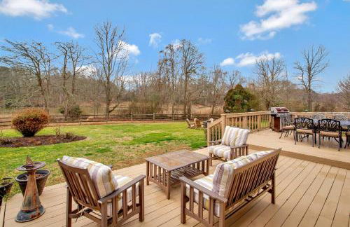 Gorgeous Creek Side Ranch-Style Estate With Dock - Foto 33