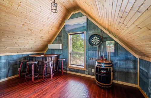 TN Whiskey Cabin- Lake and Mtn Views- Covered Deck- Game Room- Pool Table- Pets - Foto 24