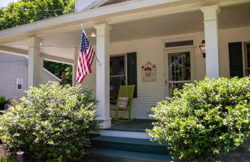 The Maple House Fully Fenced-in Yard! - Foto 25