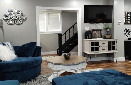 The Bluebird Guesthouse *walk to downtown* - Photo 4