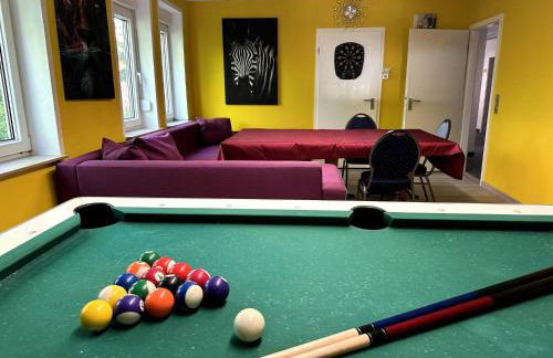Large accommodation for up to 18 people near Halle Leipzig with Pool Table - Foto 1