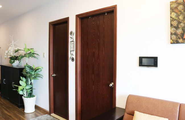 Beautiful Domain 2 Bedrooms - Photo 3