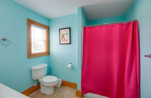 Quiet Hatteras Duplex with Decks about 1 Mile to Beach - Foto 18