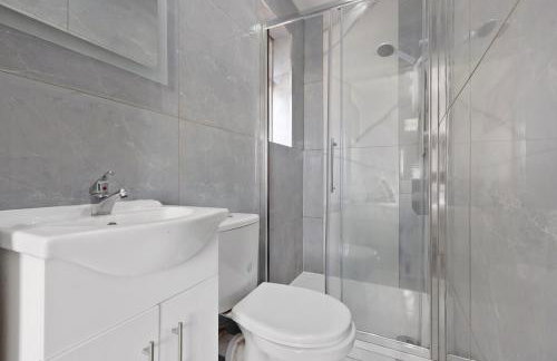 South Harrow Apartment - Photo 4