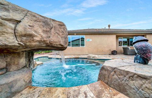 IndioStay 5min to Coachella & Stagecoach Fest -Private Pool, Water Slide, Waterfall, Jacuzzi, Fire Pit - Foto 18