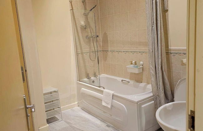 π‘ 1BR Flat Nr Childrens Hospital & Uni π Free Parking - Photo 7