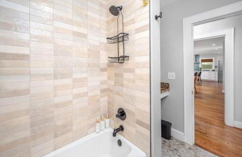 Stylish Durham Retreat - Walkable Sleeps 6 - Foto 40