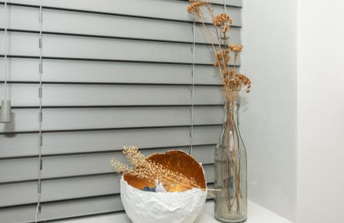 The Lodge - Elegant Comfort in a Peaceful Setting - Photo 19