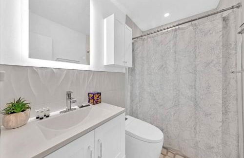 Sunny Days Getaway, 5BD Heated Pool Family Home! - Foto 16