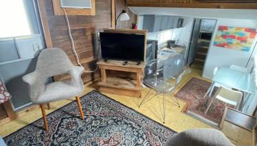 Updated houseboat on the river! - Foto 1