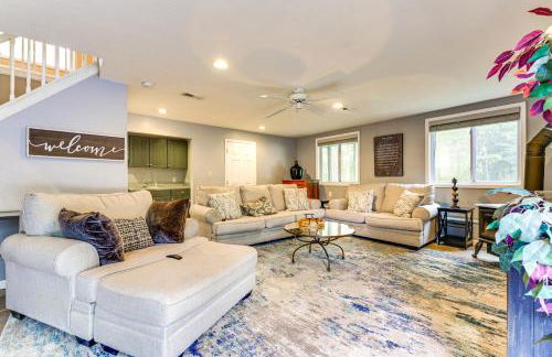 Large Yard with Pond Family Retreat in New Albany! - Foto 18