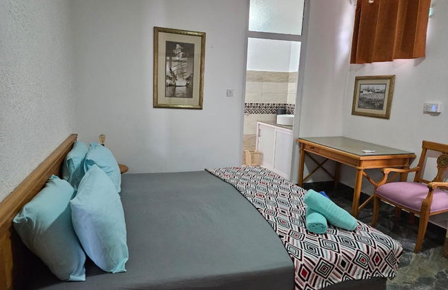 Spacious 4-bed Villa in Flic en Flac Roof top bar - Photo 2