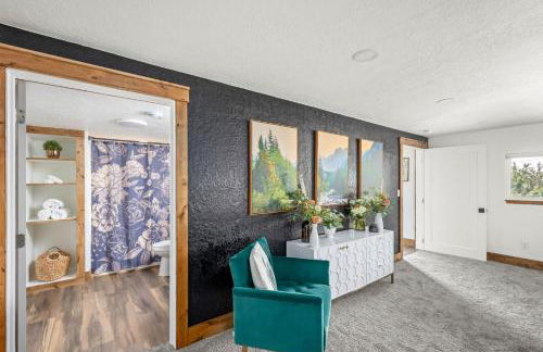 Great Falls Premier Retreat by Wrecked & Refined Stunning Views Hot Tub Family Fun - Foto 23