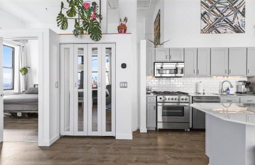 Modern Historic Loft 19ft Ceilings, Gym, Heated Parking, Skyline Views, Balcony - Foto 5