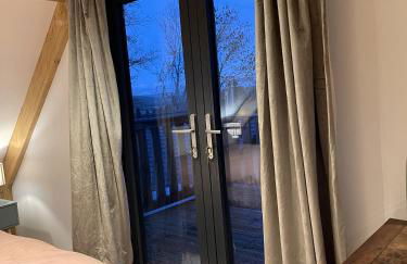 Upper Gelli Luxury Holiday Lodge, Converted Dairy & Cosy Shepherds Huts - Photo 29