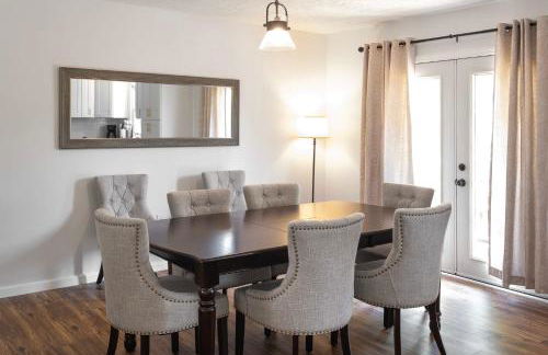 3BR Home for 8 - Only 5 Minutes to Ark - Foosball - Foto 7