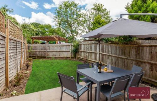 Guildford - 3 Bedroom House - Driveway Garden - Foto 18