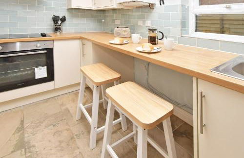 Somerville House by YourStays - 4 Bedroom House in Crewe - Photo 16