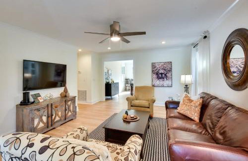 Tranquil Travelers Rest Home with Fire Pit! - Foto 1