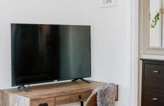 Serene Silver Lake 1 bedroom 1 bathroom Back house With Private Backyard - Photo 13