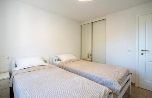 Obala 25, Bol - Photo 15