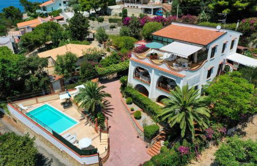 Villa del Golfo Urio with swimming pool shared by the two apartments it is essential to have a car - Foto 3