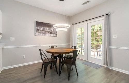 5-Bed Gem Close to Duluth Fun Sleeps 16 - Foto 4