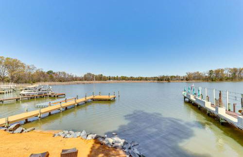 Waterfront Colonial Beach Studio with Boat Dock! - Foto 20