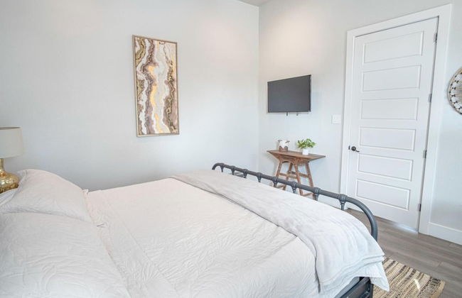 Gorgeous Family-friendly Home Near Downtown - Photo 12