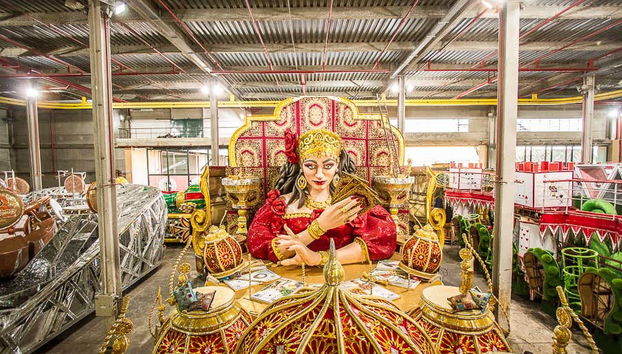 Una de las carrozas almacenadas en los bastidores
