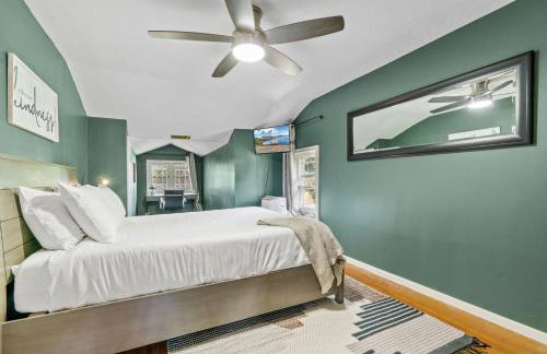 Lowry Parlour - Photo 55