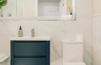 Modern Central 2 Bed Apartment with Parking - Photo 4