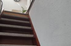 Vieja Casita de huespedes con Escaleras - Foto 7