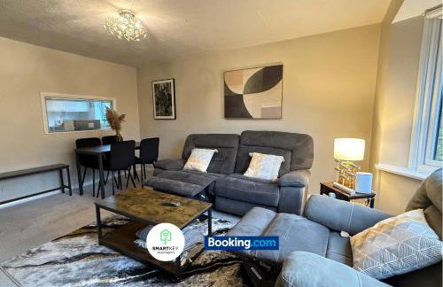 2 Bedroom Ap Close to Woking town with Free Parking - Photo 4