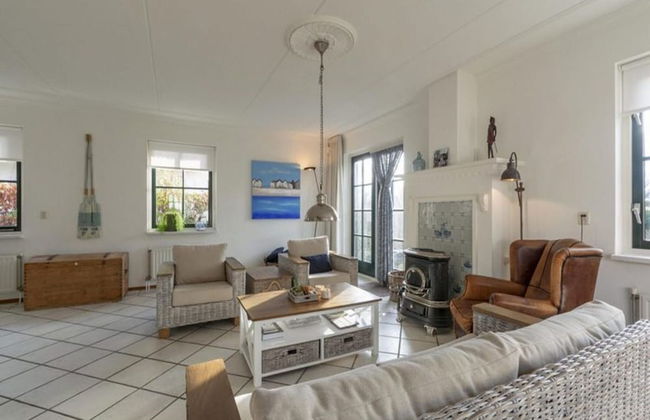 Beautifully Situated Luxury Villa on the Water - Foto 74