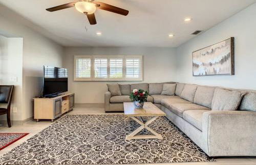 Amazing water front view home newly renovated 3BD 2BTH - Foto 7