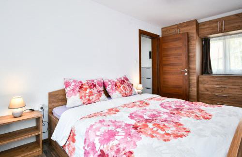 Apartman Lavanda sa bazenom i okućnicom 4* - Foto 16