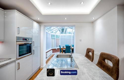 Cosy 3-Bed House l Garden l Free Parking l Stretford l Sleeps 7 l Book today with The Cosy Corner Nationwide - Foto 13